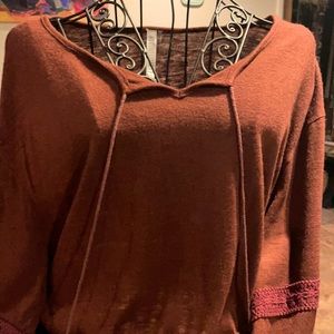 Cute brick red thin long sleeve shirt with fringe